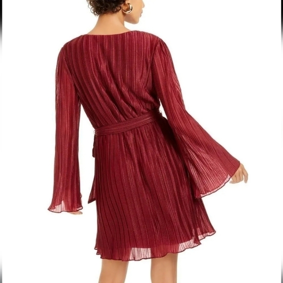 City Studio angel sleeve shimmery dress with a sash belt in burgundy size small - Picture 4 of 7